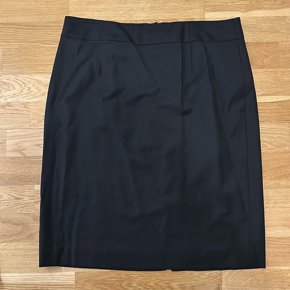 100% wool J. Crew Pencil knee-length skirt in Size 12